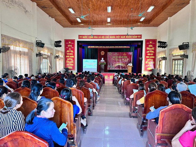 Người lao động tham gia phiên giao dịch việc làm lưu động đầu năm 2026 tại địa phương.