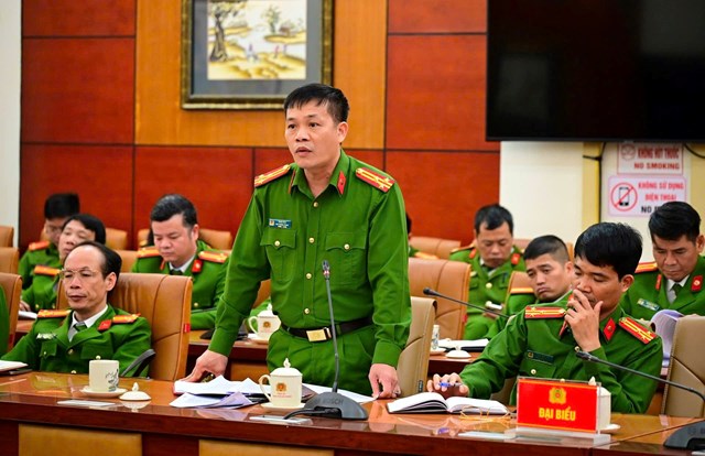 Thượng t&aacute; Trần Hiệu, Ph&oacute; Trưởng Ph&ograve;ng Cảnh s&aacute;t h&igrave;nh sự - C&ocirc;ng an TP. Hải Ph&ograve;ng b&aacute;o c&aacute;o tại hội nghị.