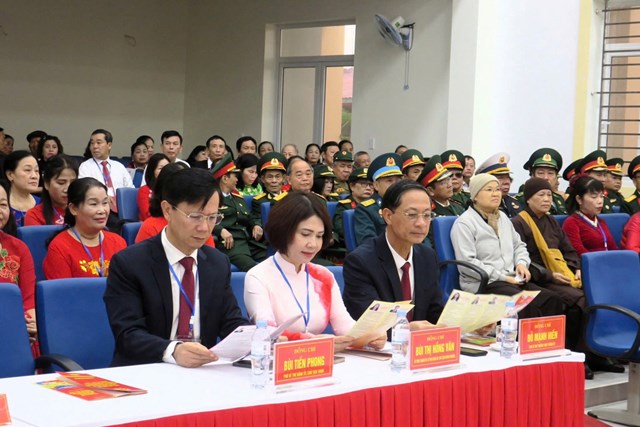 Đồng ch&iacute; Đỗ Mạnh Hiến, Ph&oacute; B&iacute; thư Thường trực Th&agrave;nh ủy Hải Ph&ograve;ng dự khai mạc bầu cử tại Tổ bầu cử số 12, phường An Dương.