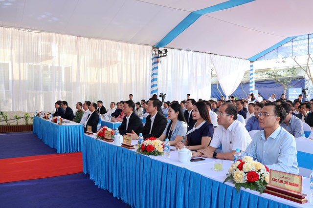 Các đại biểu tham dự.