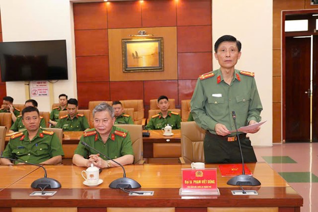 Đại tá Phạm Viết Dũng, Phó Bí thư Đảng ủy, Phó Giám đốc Công an TP Hải Phòng phát biểu chỉ đạo tại buổi lễ.