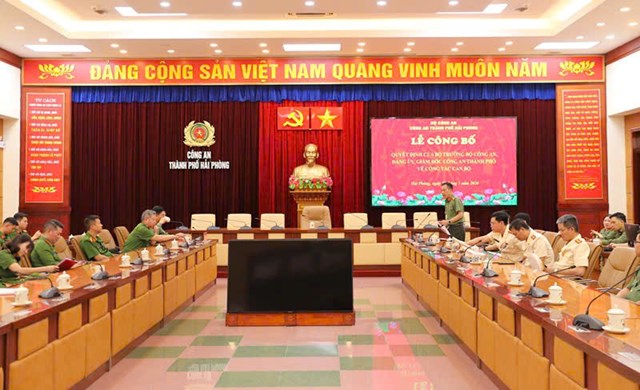 Quang cảnh Lễ công bố các quyết định về tổ chức bộ máy và công tác cán bộ của Công an TP Hải Phòng.