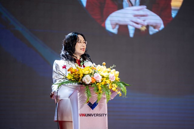 Tiến sĩ L&ecirc; Mai Lan - Ph&oacute; Chủ tịch Tập đo&agrave;n Vingroup, Chủ tịch Hội đồng Trường Đại học VinUni ph&aacute;t biểu tại lễ khai giảng, ch&iacute;nh thức kick off chương tr&igrave;nh học.