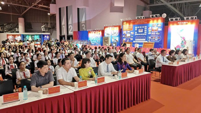 C&aacute;c đại biểu tham dự khai mạc