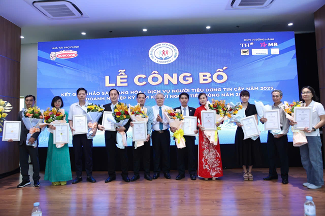 Gi&aacute;m đốc c&ocirc;ng ty B&ugrave;i Thị S&aacute;ng tại buổi Lễ c&ocirc;ng bố