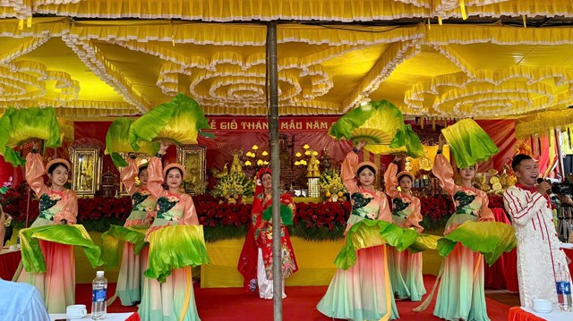 Dấu ấn văn hóa tâm linh từ lễ giỗ Thánh Mẫu Liễu Hạnh tại Đền Chợ Củi - Ảnh 10