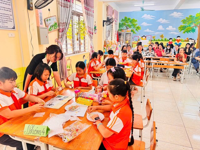 Tiết dạy chuy&ecirc;n đề Mĩ thuật theo định hướng STEAM với chủ đề &ldquo;M&oacute;n ăn truyền thống&rdquo; ở trường Tiểu học Hương Sơn