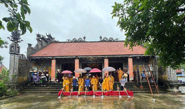 H&ograve;a thượng Th&iacute;ch Quảng T&ugrave;ng c&ugrave;ng chư t&ocirc;n đức tăng ni thực hiện nghi thức động thổ x&acirc;y dựng ch&ugrave;a M&ocirc;ng Kh&aacute;nh, cầu nguyện cho c&ocirc;ng tr&igrave;nh sớm được ho&agrave;n th&agrave;nh vi&ecirc;n m&atilde;n, trở th&agrave;nh chốn gi&agrave; lam thanh tịnh cho Phật tử v&agrave; nh&acirc;n d&acirc;n địa phương.