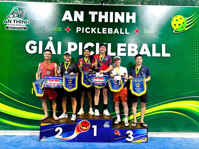 Các VĐV giành giải đôi Nam - Nữ; đôi Nam.