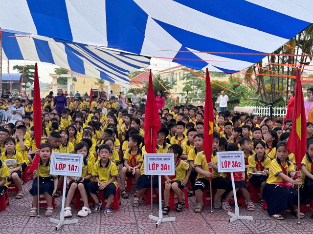 Toàn cảnh Lễ tổng kết năm học 2025–2026 tại Trường Tiểu học Tân Tiến sáng 29/5.