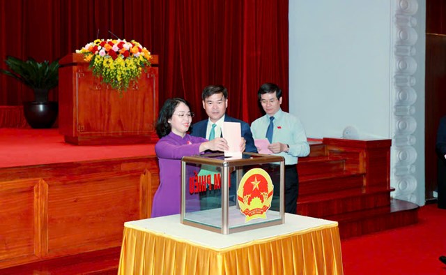 Các đại biểu HĐND tỉnh Quảng Ninh tiến hành bỏ phiếu bầu chức danh Phó Chủ tịch HĐND tỉnh tại Kỳ họp thứ 3 (kỳ họp chuyên đề), khóa XV, nhiệm kỳ 2026–2031.