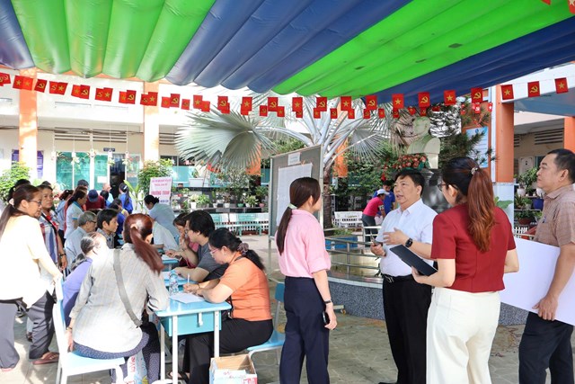 Đội ngũ y, bác sĩ Viện Pasteur TP Hồ Chí Minh trực tiếp thực hiện tiêm chủng, bảo đảm an toàn và đúng quy trình chuyên môn.