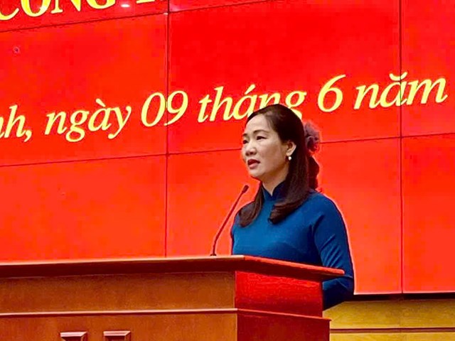 Đồng ch&iacute; Nguyễn Thị Hạnh ph&aacute;t biểu nhận nhiệm vụ tại hội nghị c&ocirc;ng bố quyết định về c&ocirc;ng t&aacute;c c&aacute;n bộ.