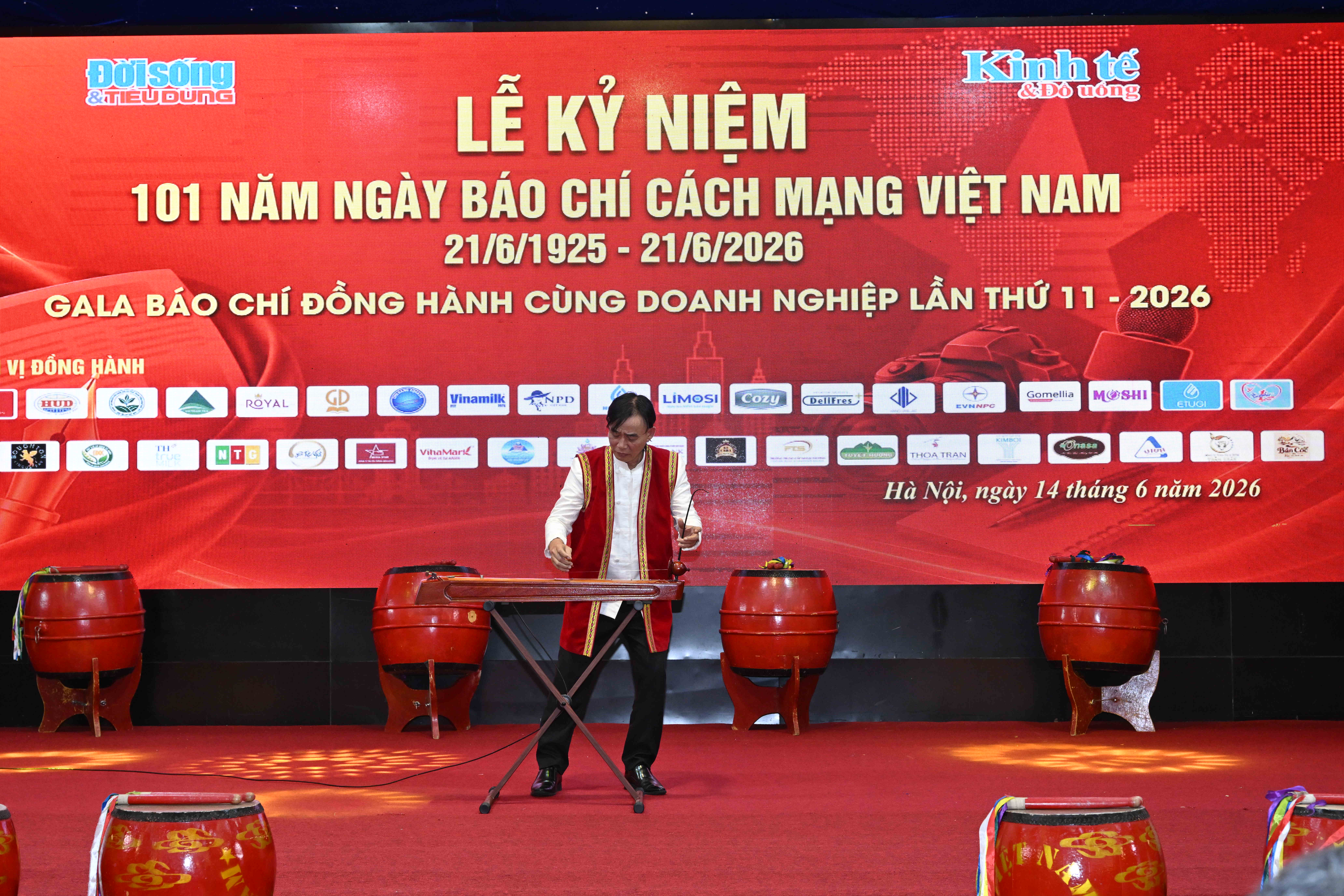 Âm thanh sâu lắng, ngân vang của nhạc cụ dân tộc độc đáo – Đàn bầu qua phần trình diễn tài hoa của Nghệ sĩ Nhân dân Hoàng Anh Tú