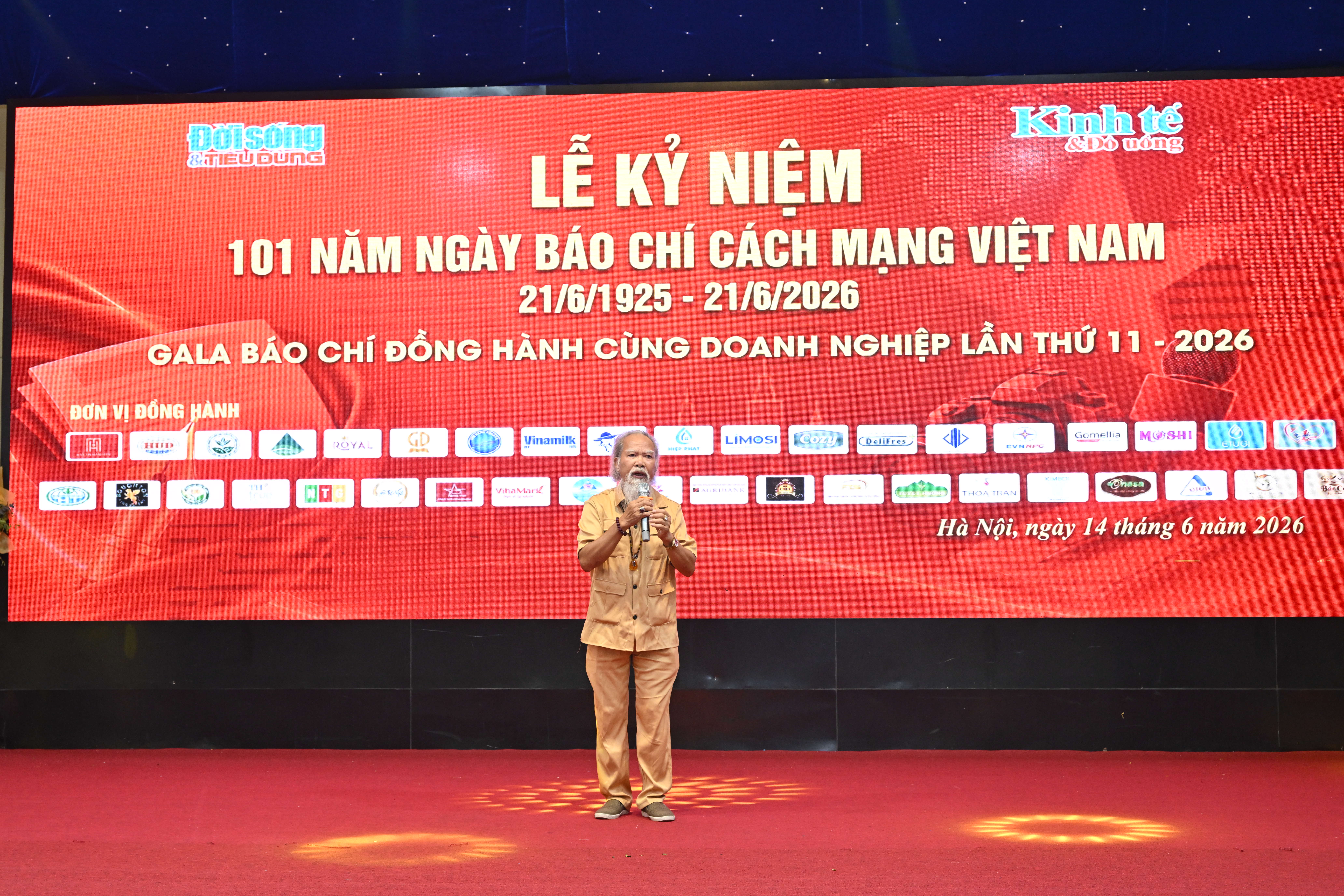 Tiết mục đặc sắc do Tiến sĩ Chu Xuân Ái - Nguyên Chánh Văn phòng Hiệp hội Chè Việt Nam thể hiện.