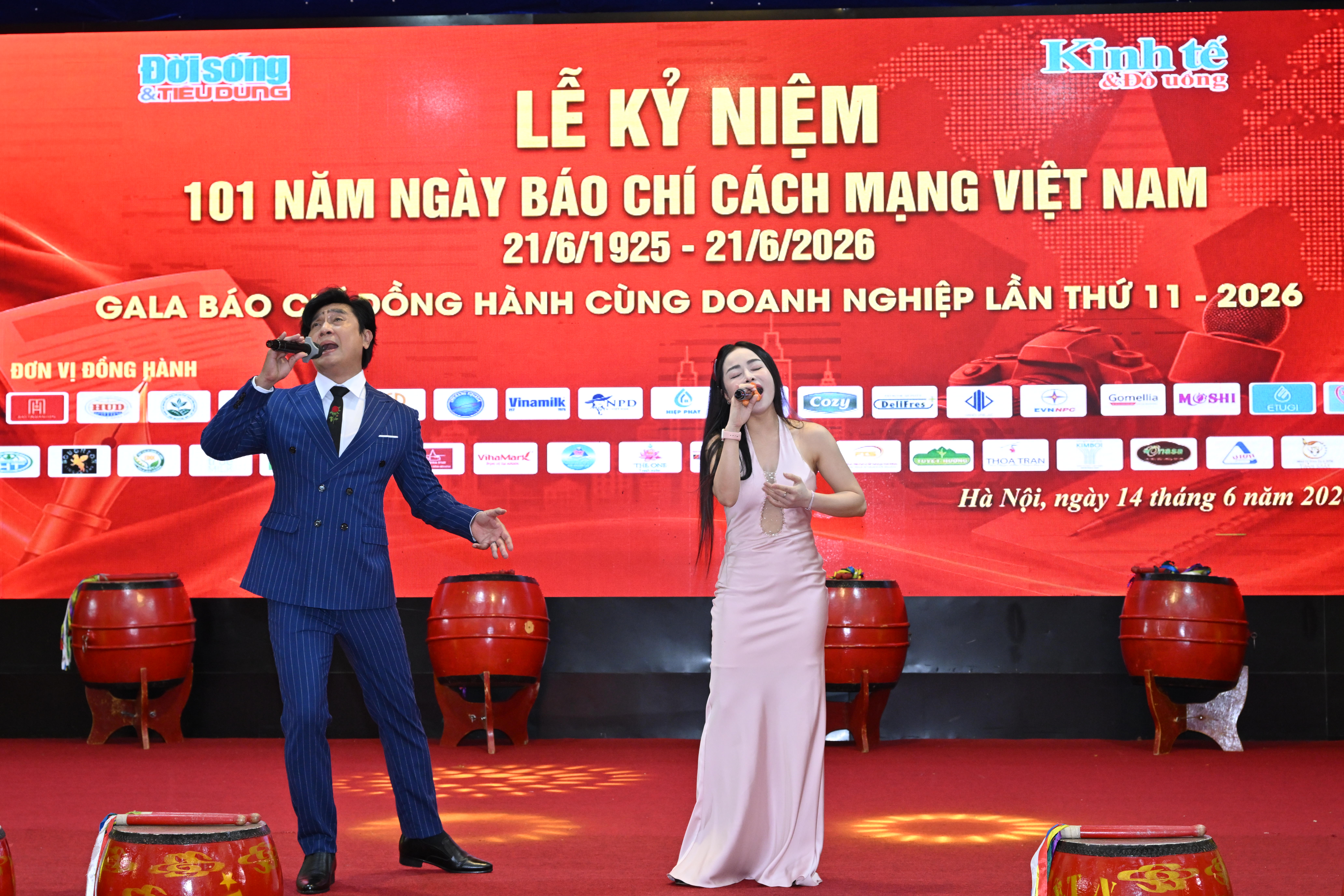 Nhạc phẩm “Đất Nước Tình Yêu” qua phần trình bày của hai giọng ca Trọng Hùng – Hiền Minh.
