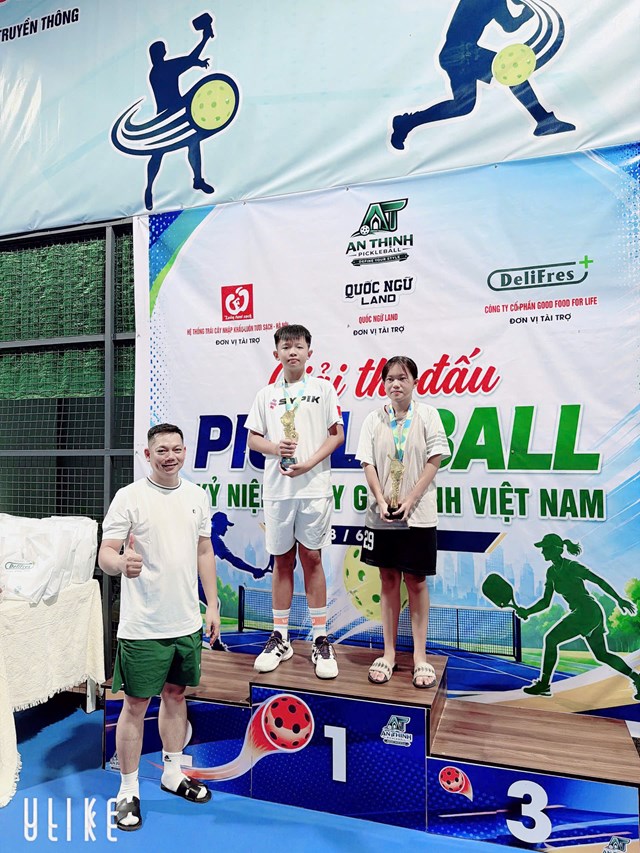 Hai vận động vi&ecirc;n nh&iacute; nhận danh hiệu "B&eacute; trai ấn tượng" v&agrave; "B&eacute; g&aacute;i ấn tượng", g&oacute;p phần lan tỏa tinh thần y&ecirc;u thể thao từ lứa tuổi nhỏ.