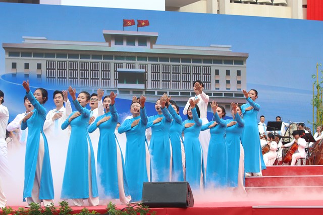Chương trình nghệ thuật đặc biệt lan tỏa niềm tự hào tại Lễ kỷ niệm 50 năm TP Hồ Chí Minh vinh dự mang tên Bác - Ảnh 3