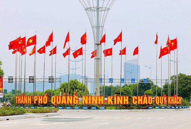 Quảng Ninh rực rỡ cờ hoa trong ng&agrave;y đặc biệt, ch&agrave;o mừng th&agrave;nh phố Quảng Ninh.