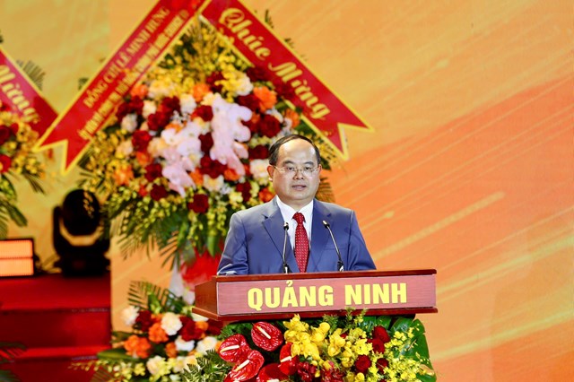 Đồng ch&iacute; Quản Minh Cường, Ủy vi&ecirc;n Trung ương Đảng, B&iacute; thư Tỉnh ủy, Trưởng Đo&agrave;n ĐBQH tỉnh Quảng Ninh ph&aacute;t biểu tại buổi lễ. &nbsp;