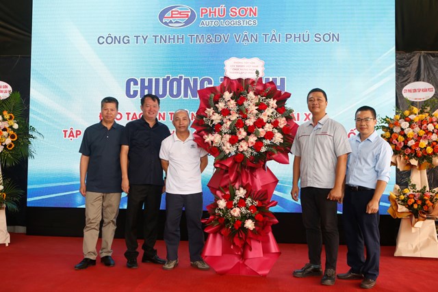 Ph&ograve;ng Tiếp vận C&ocirc;ng ty Toyota Việt Nam ch&uacute;c mừng Ng&agrave;y th&agrave;nh lập C&ocirc;ng&nbsp;TNHH Thương mại v&agrave; Dịch vụ Vận tải Ph&uacute; Sơn.