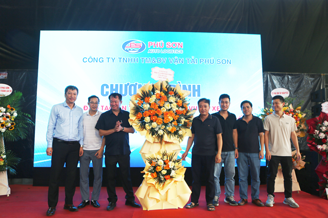 Một số doanh nghiệp, đối t&aacute;c c&oacute; l&atilde;ng hoa&nbsp;ch&uacute;c mừng Ng&agrave;y th&agrave;nh lập C&ocirc;ng&nbsp;TNHH Thương mại v&agrave; Dịch vụ Vận tải Ph&uacute; Sơn.