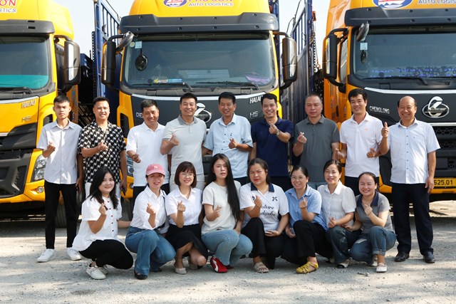 C&ugrave;ng nh&acirc;n vi&ecirc;n đại diện vận tải, nh&acirc;n vi&ecirc;n văn ph&ograve;ng hai miền, nh&acirc;n vi&ecirc;n xưởng v&agrave; quản l&yacute; b&atilde;i xe cũng tham gia buổi đ&agrave;o tạo v&agrave; nghiệp vụ...