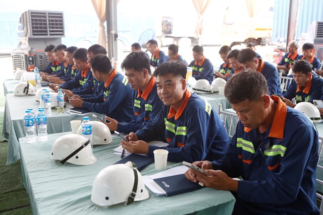 Chương tr&igrave;nh c&oacute; sự tham gia của 100% l&aacute;i xe của C&ocirc;ng ty đang l&agrave;m việc tại khu vực ph&iacute;a Bắc v&agrave; ph&iacute;a Nam.