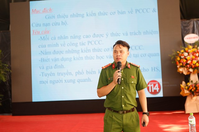Lực lượng Cảnh sát PCCC&CNCH tổ chức tuyên truyền công tác phòng cháy, chữa cháy và cứu nạn cứu hộ.