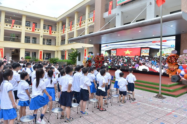 lễ khai giảng diễn ra kết hợp trực tiếp và trực tuyến trên khắp cả nước