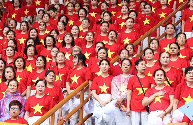 Hơn 2.000 người cao tuổi đồng diễn dân vũ chủ động sống khỏe, rực rỡ tuổi hoàng kim - Ảnh 4