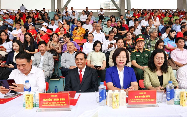 Hơn 2.000 người cao tuổi đồng diễn dân vũ chủ động sống khỏe, rực rỡ tuổi hoàng kim - Ảnh 10