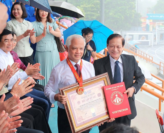 Hơn 2.000 người cao tuổi đồng diễn dân vũ chủ động sống khỏe, rực rỡ tuổi hoàng kim - Ảnh 14